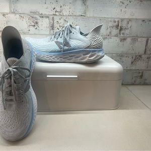 New Balance Women’s Fresh Foam v10 Light Cyclone with Team Carolina and Grey